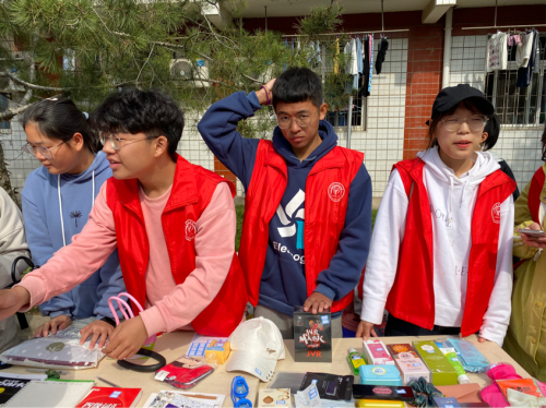 bat365在线平台官方网站的阳光团员在积极叫卖.png
